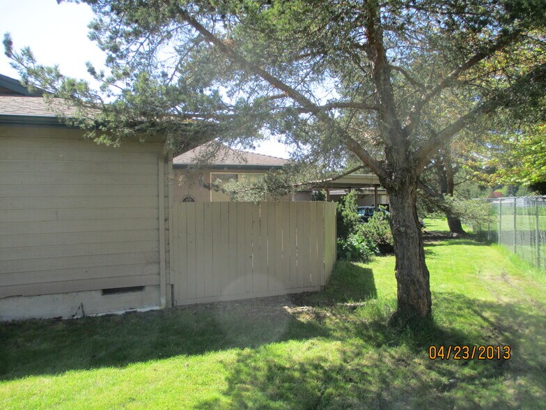 Building Photo - 3322 NE Lancaster St