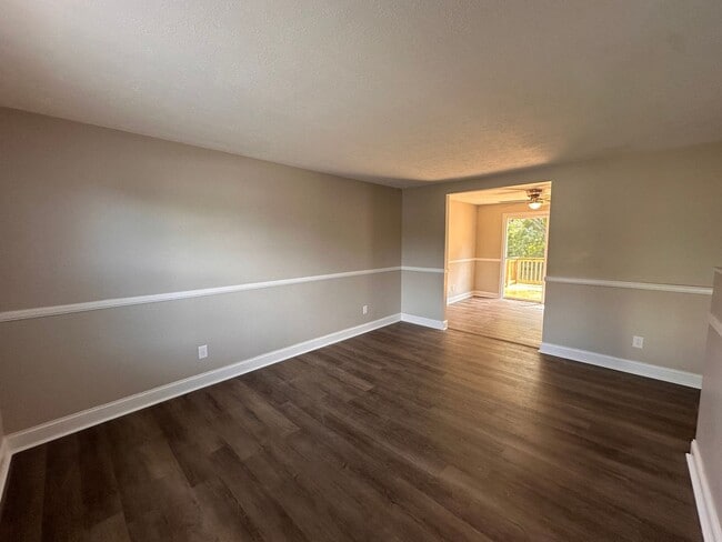 Building Photo - Renovated 5BR/2BA Bi-Level Home with Oversized 2 Car Garage For Rent!