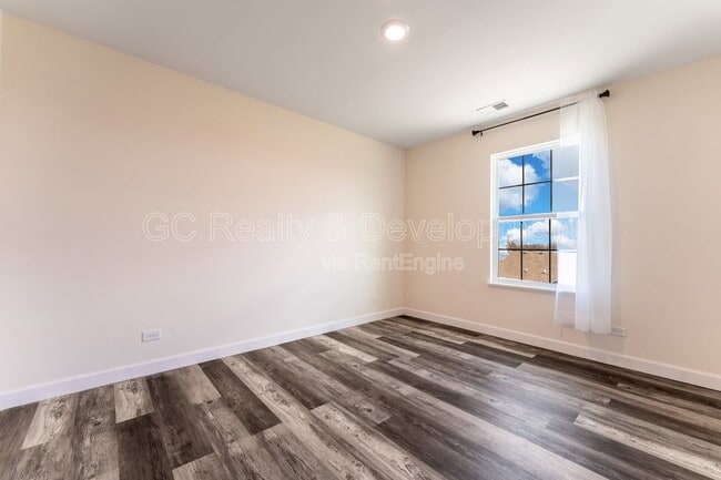 Building Photo - 596 Cimmaron Cir