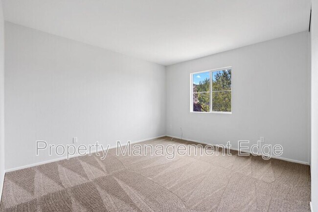 Building Photo - 32042 Freesia Ct