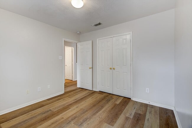 Building Photo - 13983 Maximos Dr