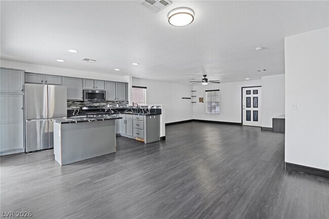Building Photo - 749 Salt Flats Cir