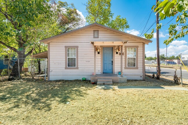 Building Photo - RENOVATED 2-BEDROOM HOME IN GOVERNMENT HILL