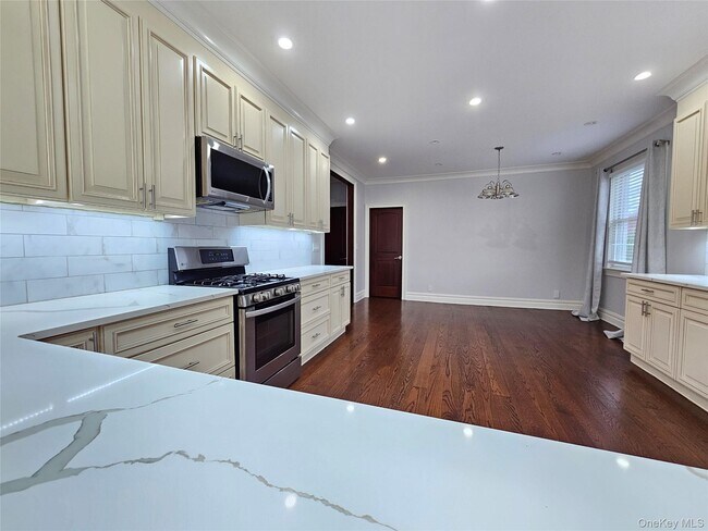 Building Photo - 49 Greenridge Ave