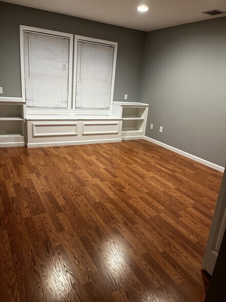 Building Photo - 280 S Boulevard