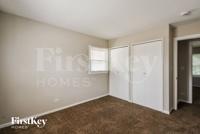 Building Photo - 1493 Glen Ellyn Rd