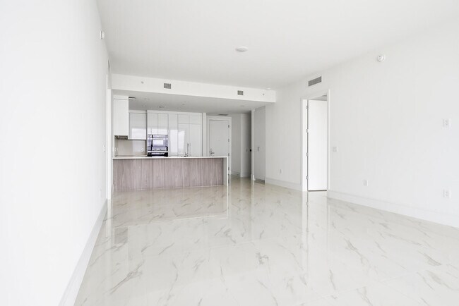 Building Photo - 220 Lake Shore Dr