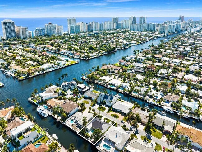 Building Photo - 3061 NE 42nd St