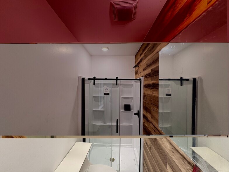 Building Photo - 5842 Hobart St