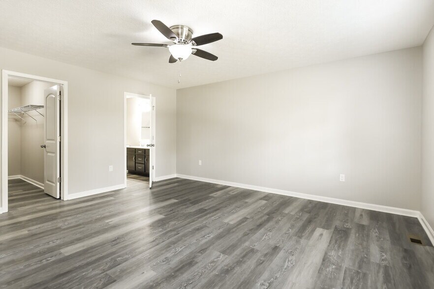 Building Photo - 11 Meadow Way SW