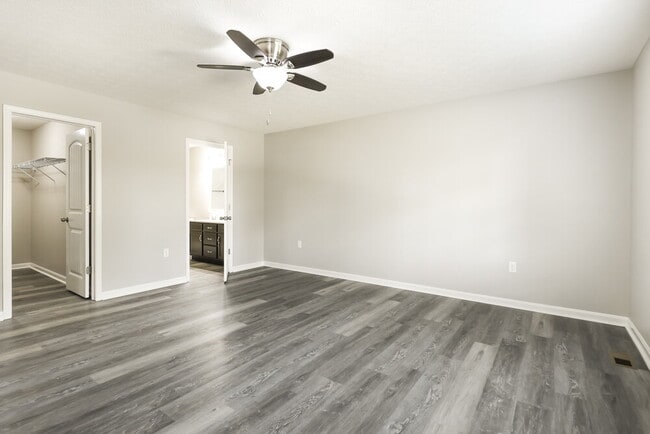 Building Photo - 11 Meadow Way SW