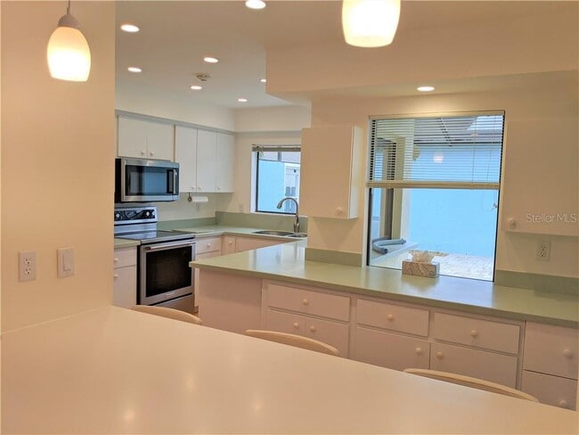 Building Photo - 3739 Glen Oaks Manor Dr
