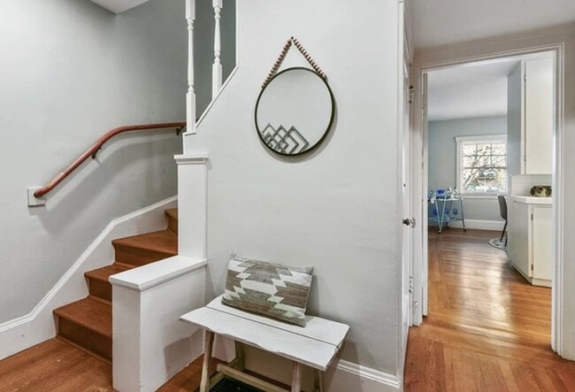 Building Photo - 850 Warfield Ave