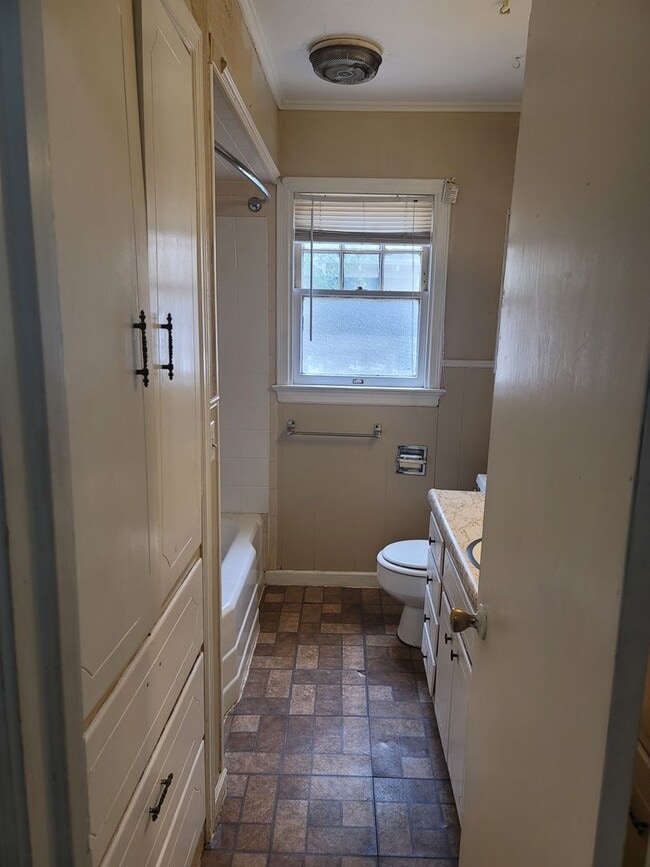 Building Photo - 924 S Crockett St