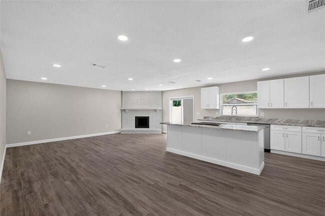Building Photo - 3701 Feather Dr