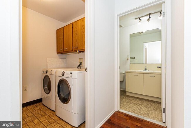 Building Photo - 1 Markham Rd