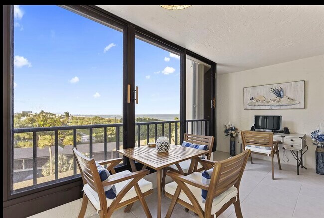 Two lanais & living room with ocean views - 2400 S Ocean Dr