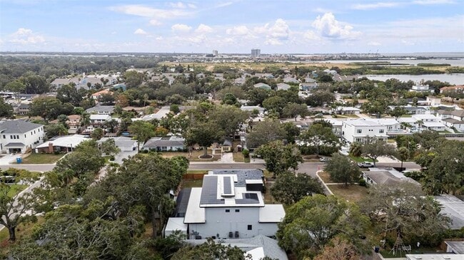 Building Photo - 3624 S Gardenia Ave