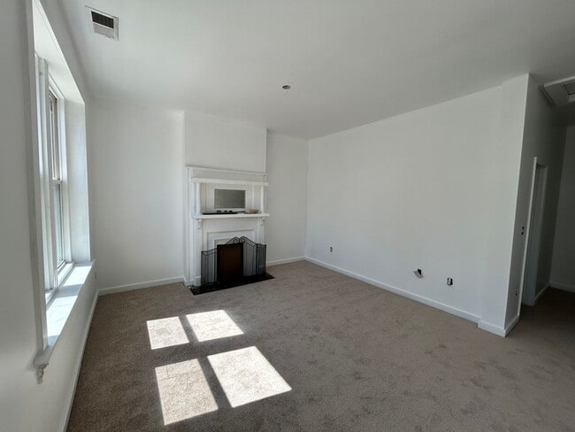 Building Photo - 204 Wellford St