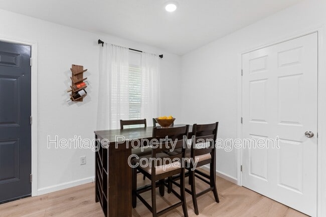 Building Photo - 338 Tomrob Dr