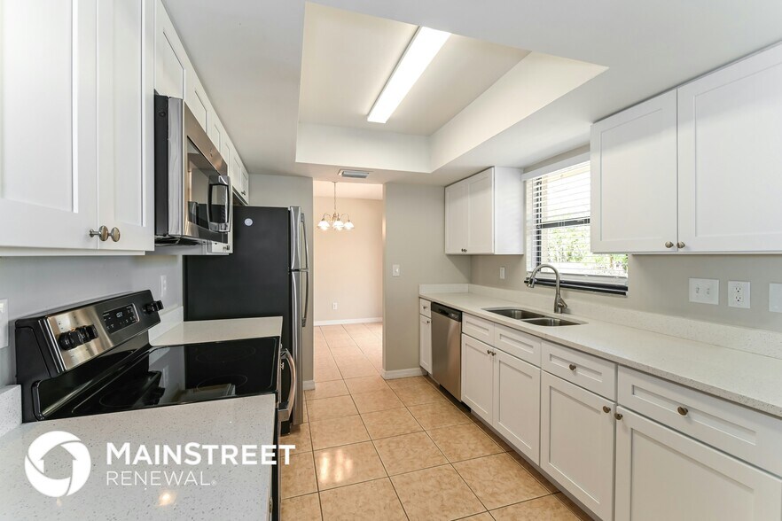 Building Photo - 1824 NE 7th Pl