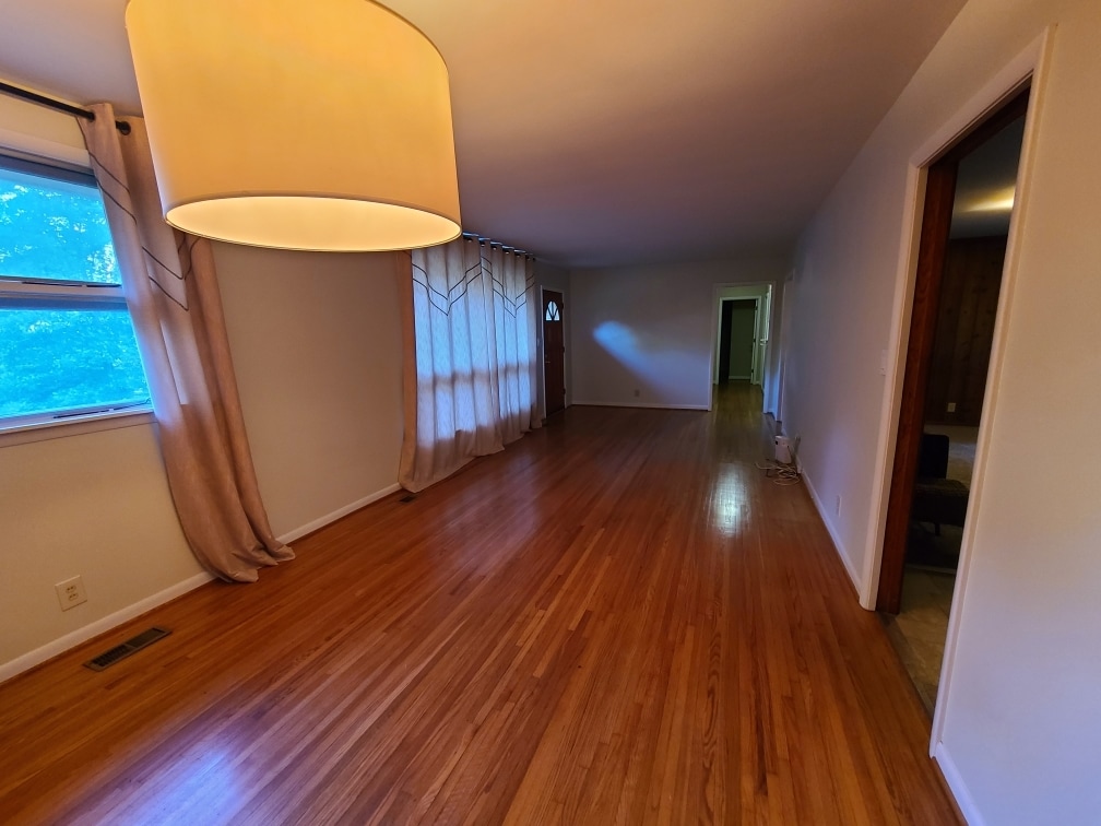 Building Photo - 927 Downey Dr