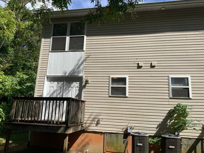 Building Photo - 206 W 15th St