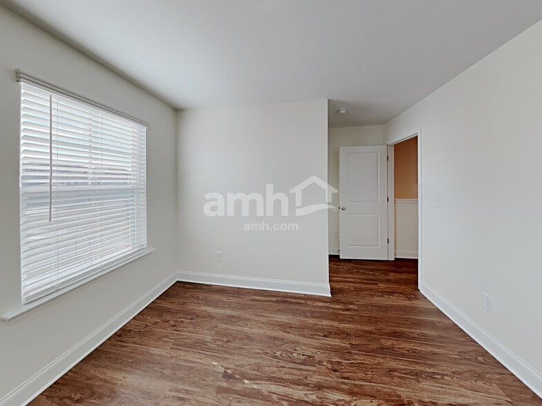 Building Photo - 216 Latitia Lane