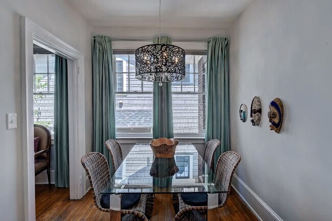 Building Photo - 518 Lamar Ave