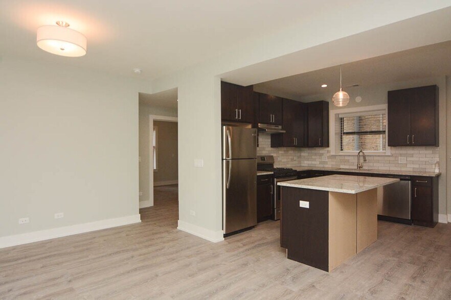 Building Photo - 818 Crain St