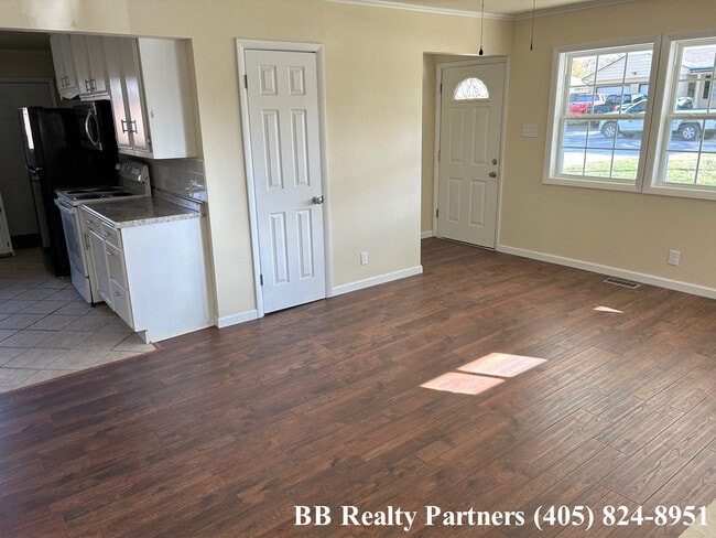 Building Photo - 2718 S Richmond Ave