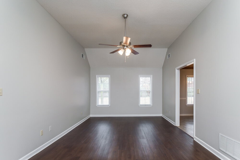 Building Photo - 10149 Phillips Dr