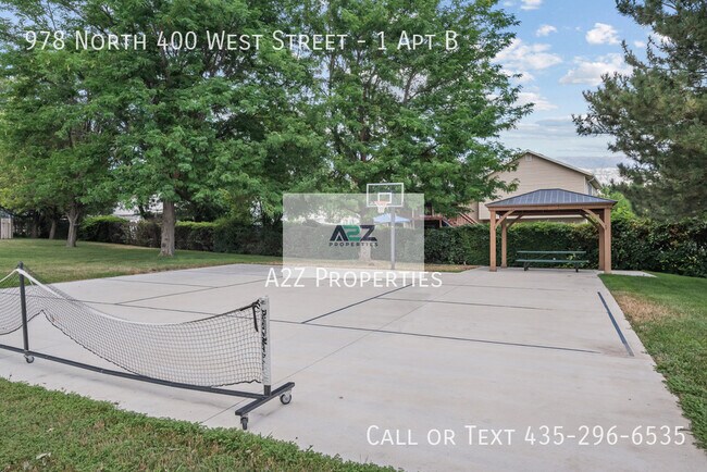 Building Photo - 978 N 400 W St