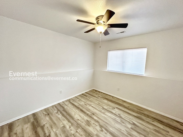 Building Photo - 1120 Yuma St