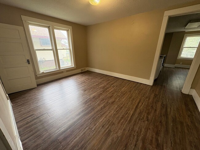 Building Photo - 308/310 3rd St SE