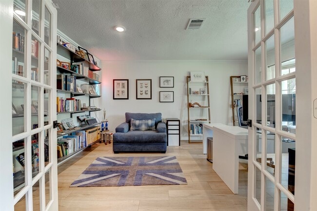 Building Photo - 2406 Blue Water Ln