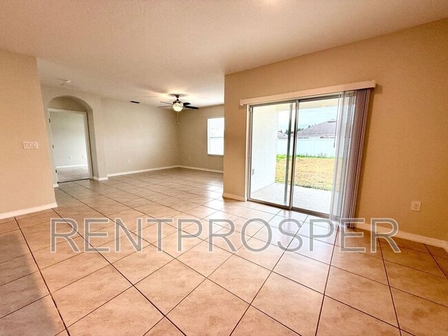 Building Photo - 3005 Country Club Cir