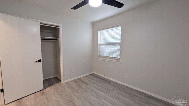 Building Photo - 9644 Hollowbrook Dr