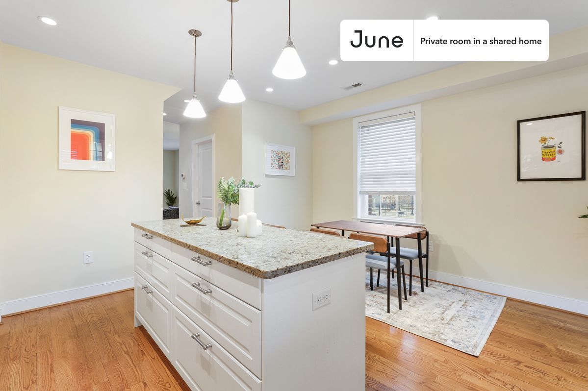 Building Photo - Room in Shared 3 bed/3 bath home in Capitol Hill