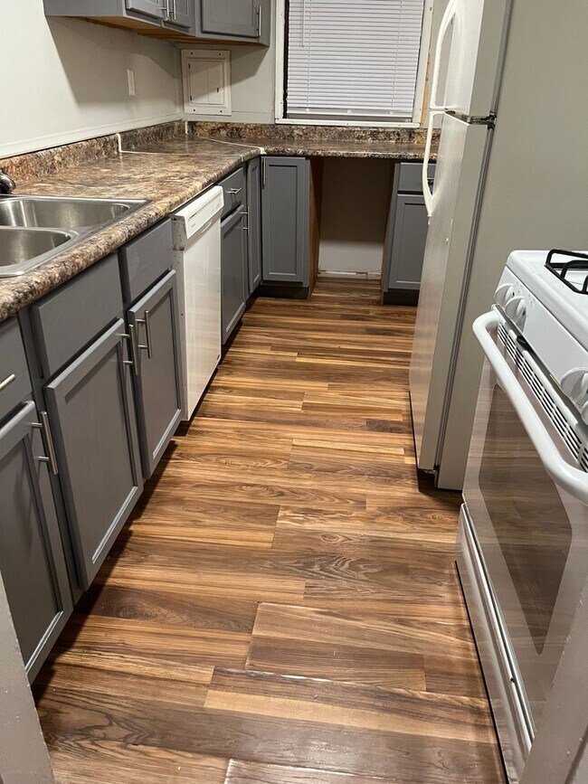 Building Photo - 2022 Rhode Island Ct.