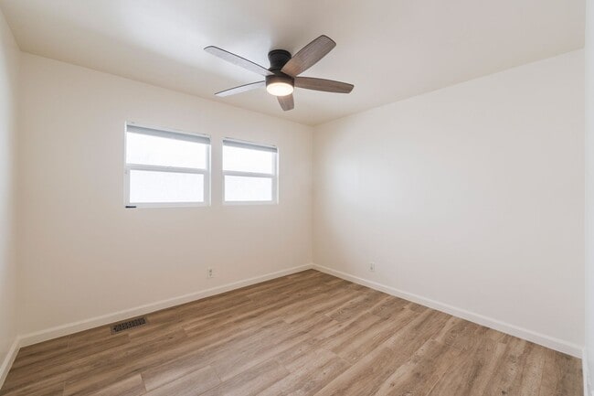 Building Photo - Private and Comfy Manhattan Beach Home