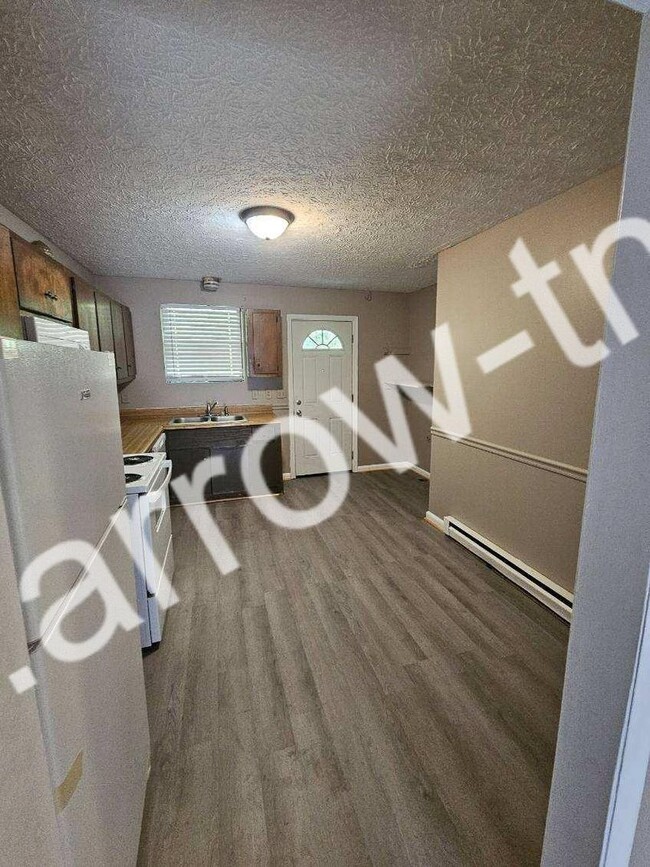 Building Photo - (221-223) Cedarmont Circle