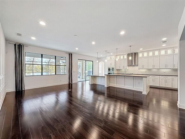 Building Photo - 10701 Laurel Vista Way