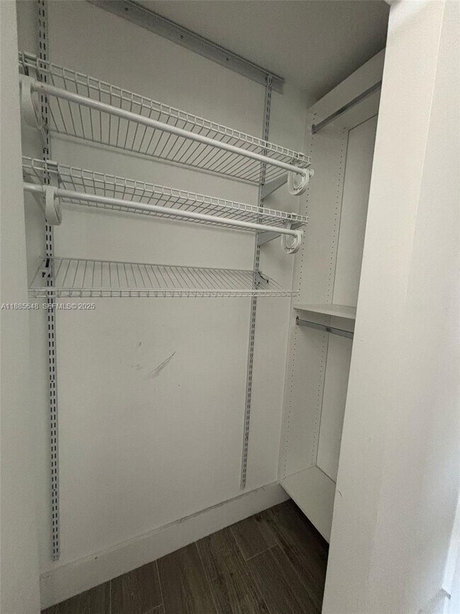 Building Photo - 121 NE 34th St