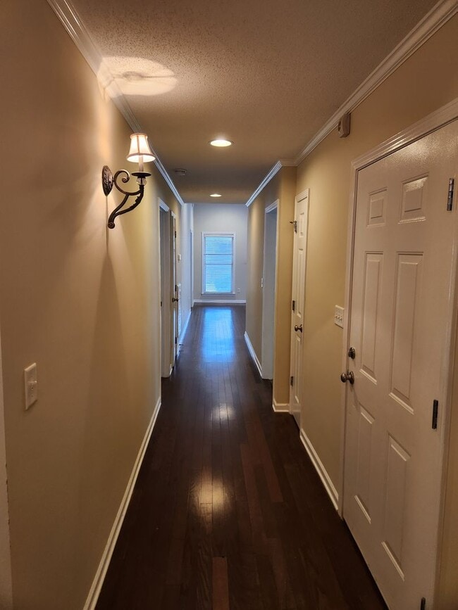 Building Photo - 9841 Lenox Ln