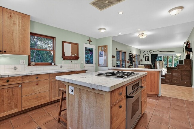 Building Photo - Quintessential Boulder Cottage in Mapleton...