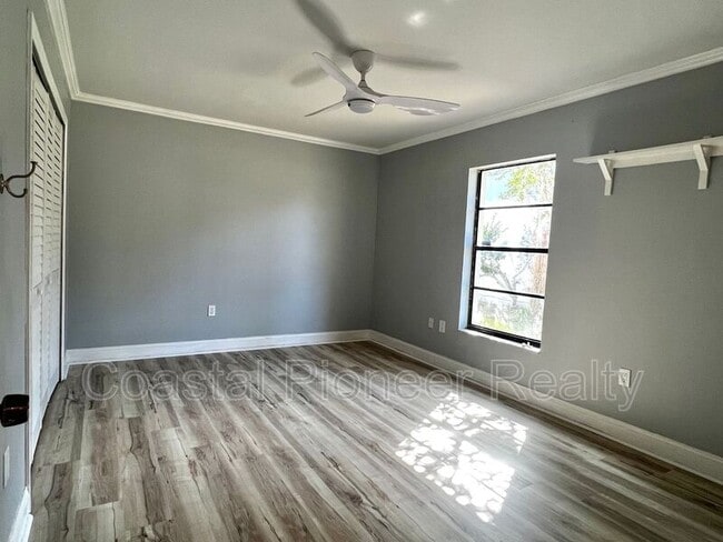 Building Photo - 3233 Oakwood Pl