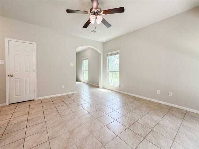 Building Photo - 105 Camelot Pl Ct