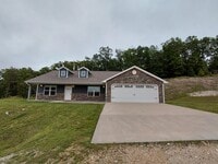 Building Photo - Beautiful home close to post