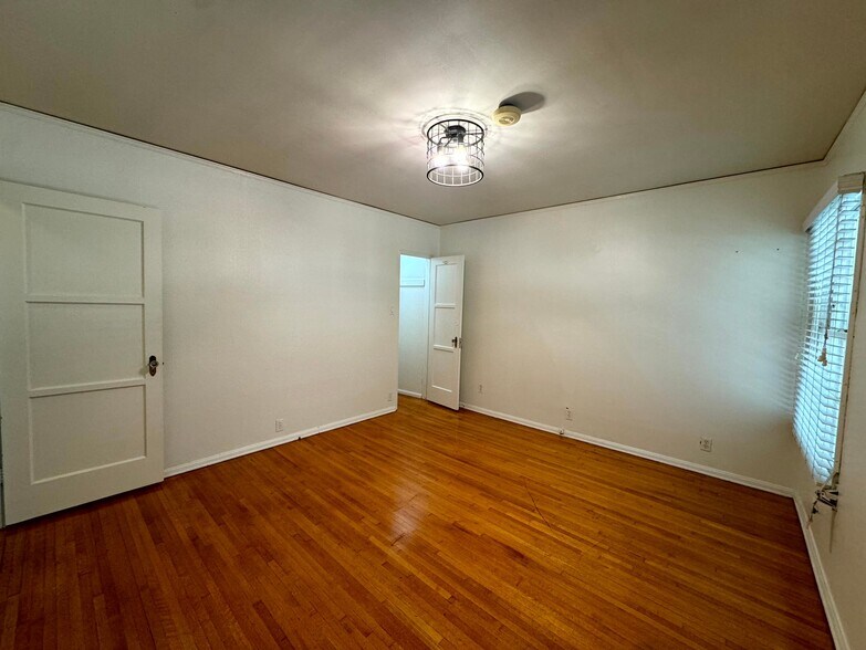 Building Photo - 1271 N Crescent Heights Blvd